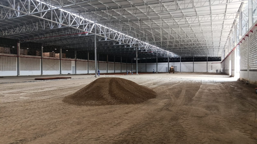 Treliças metálicas de cobertura em galpão industrial, fabricação de estruturas metálicas Engemec